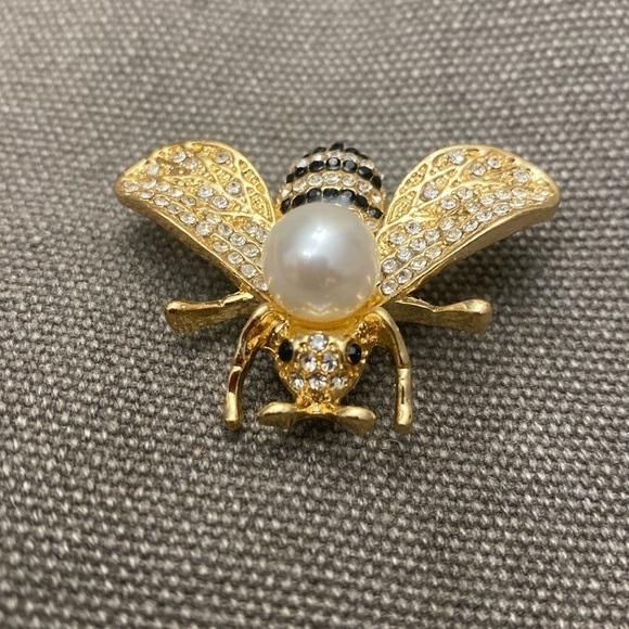 Honey Bee Enamel Pearl Black White Glittery Diamond Wings Bumblebee Brooch - Picture 3 of 6